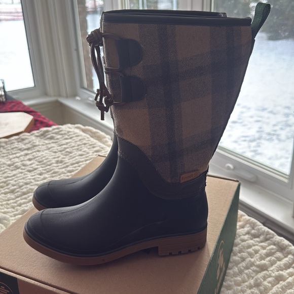 Kamik Abigail Boots for Winter and Rain - Picture 2 of 5